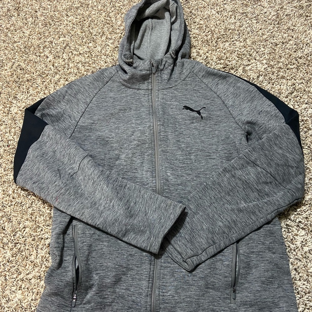 Men’s size medium grey puma jacket